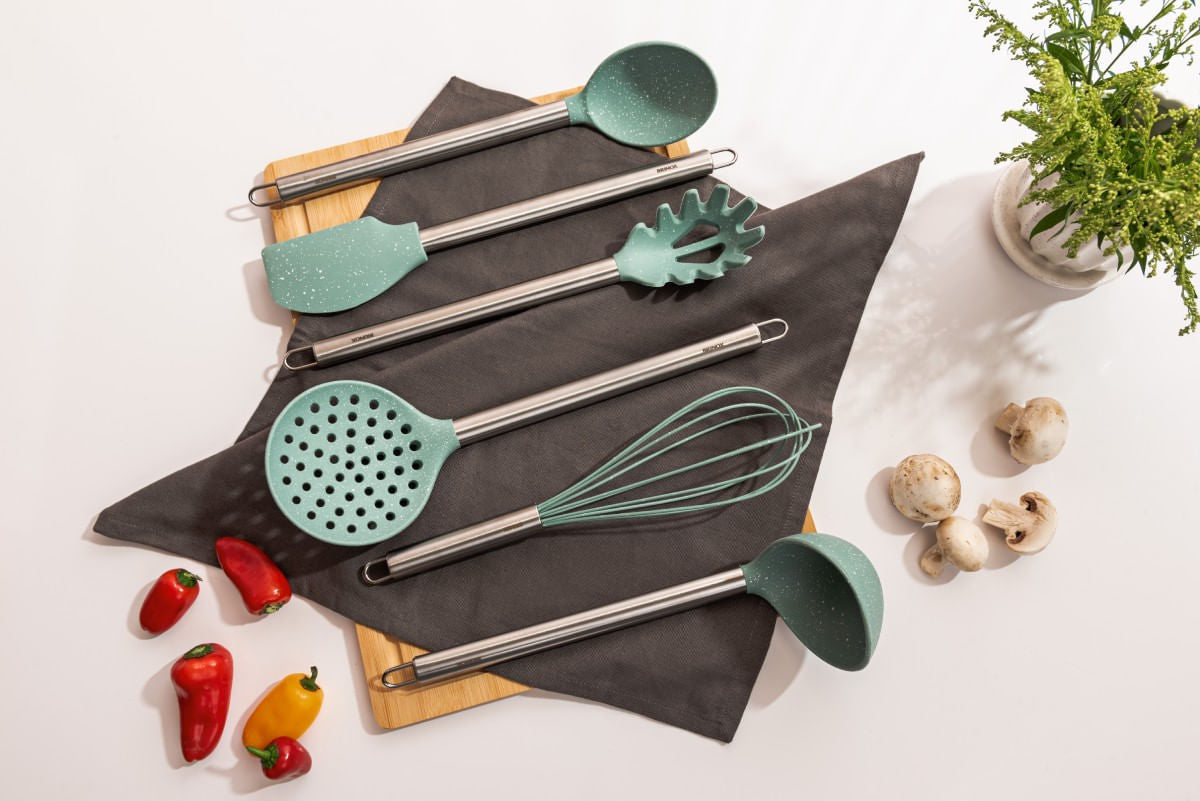 Espumadeira de Silicone com Cabo Aço Inox Brinox Duo 34,5 cm Verde