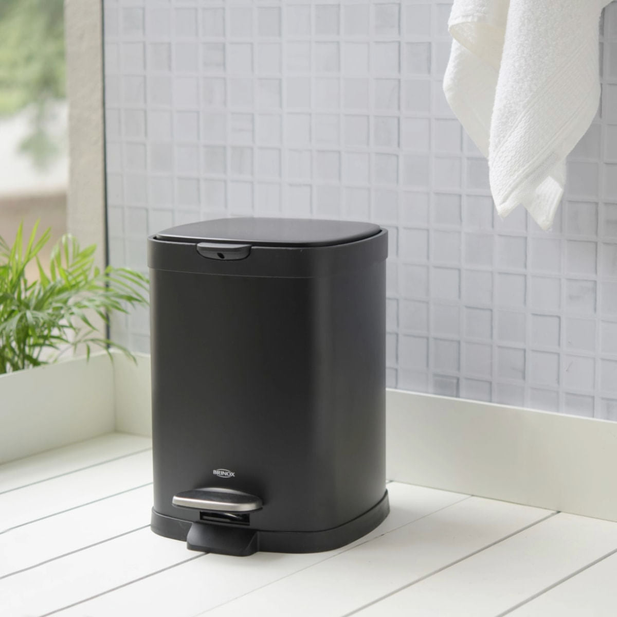 Lixeira Pedal e Balde Brinox Frame 6 Litros Aço Escovado Preto