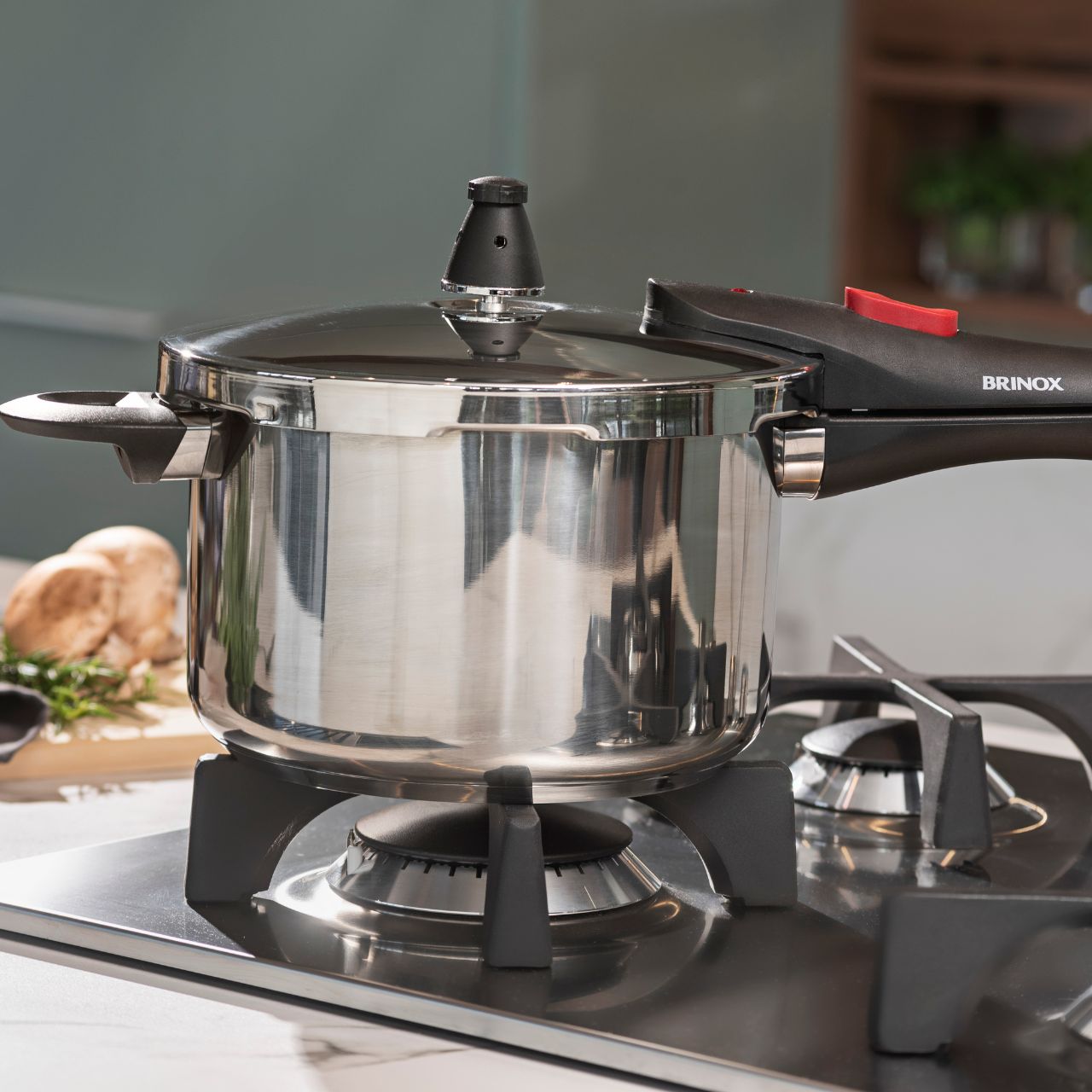 Panela de Pressão Inox Brinox Ultra com Fundo Triplo 4 Litros Ø20cm com 4 Dispostivos de Segurança