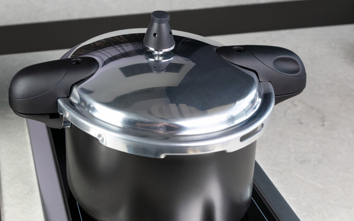 Panela de Pressão Indução Brinox Pressure Antiaderente Ceramic Life 5,4 Litros Preto