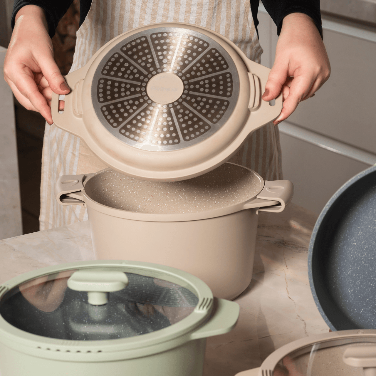 Jogo de Panelas Empilhável Brinox Loft 7 Peças Antiaderente Ceramic Life, Cabo Removível e Fundo de Indução - Areia