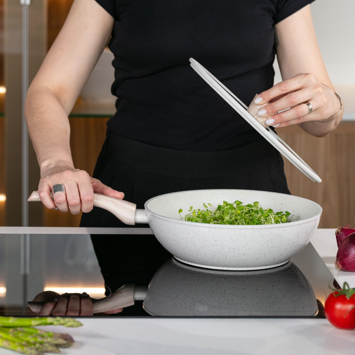 Wok de Indução com Tampa Brinox Sirius Antiaderente Ceramic Life Ø28cm 3,4 Litros Vanilla